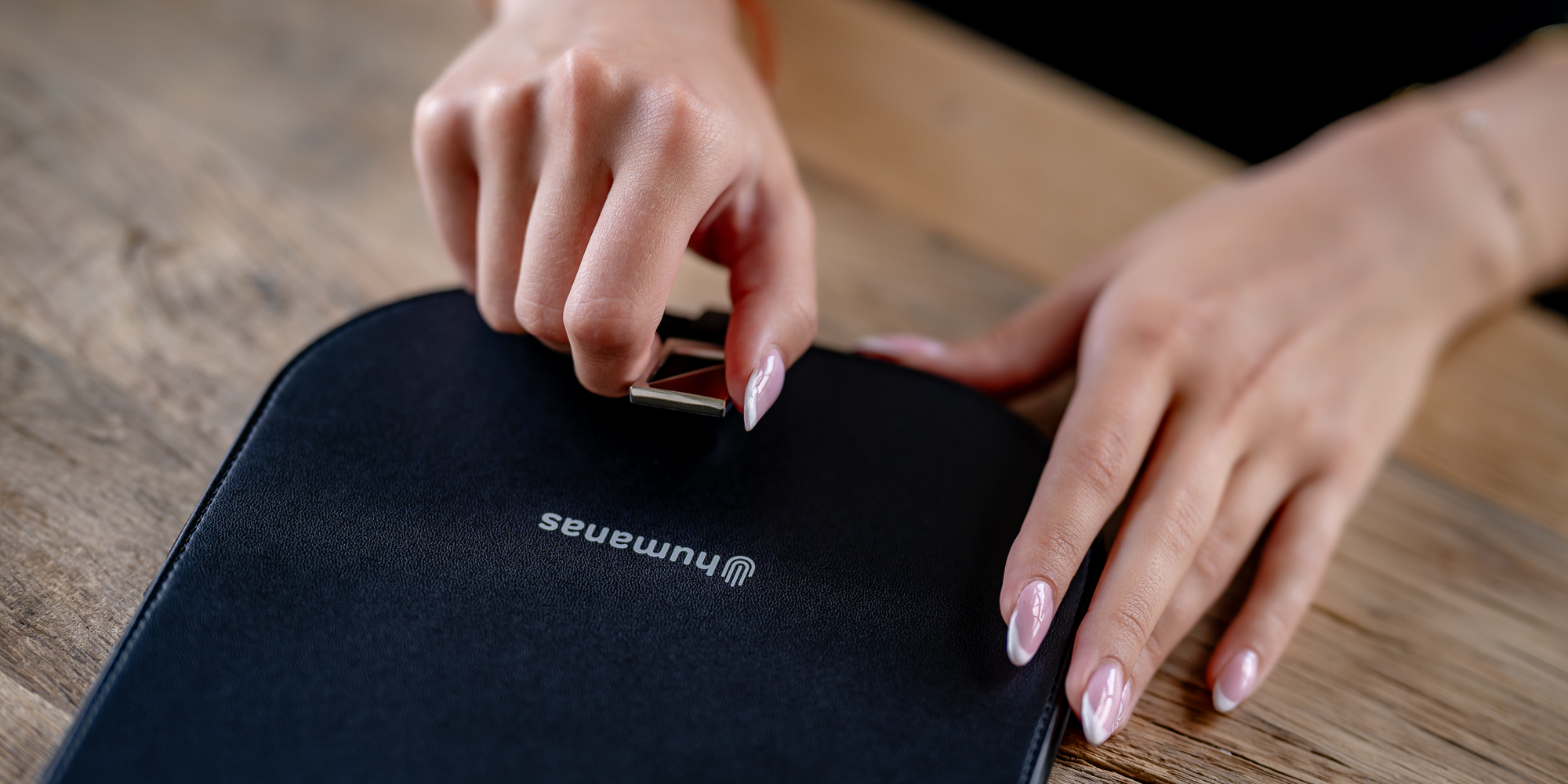 Panel LED z funkcją światła IR Humanas LumiCare - czarny